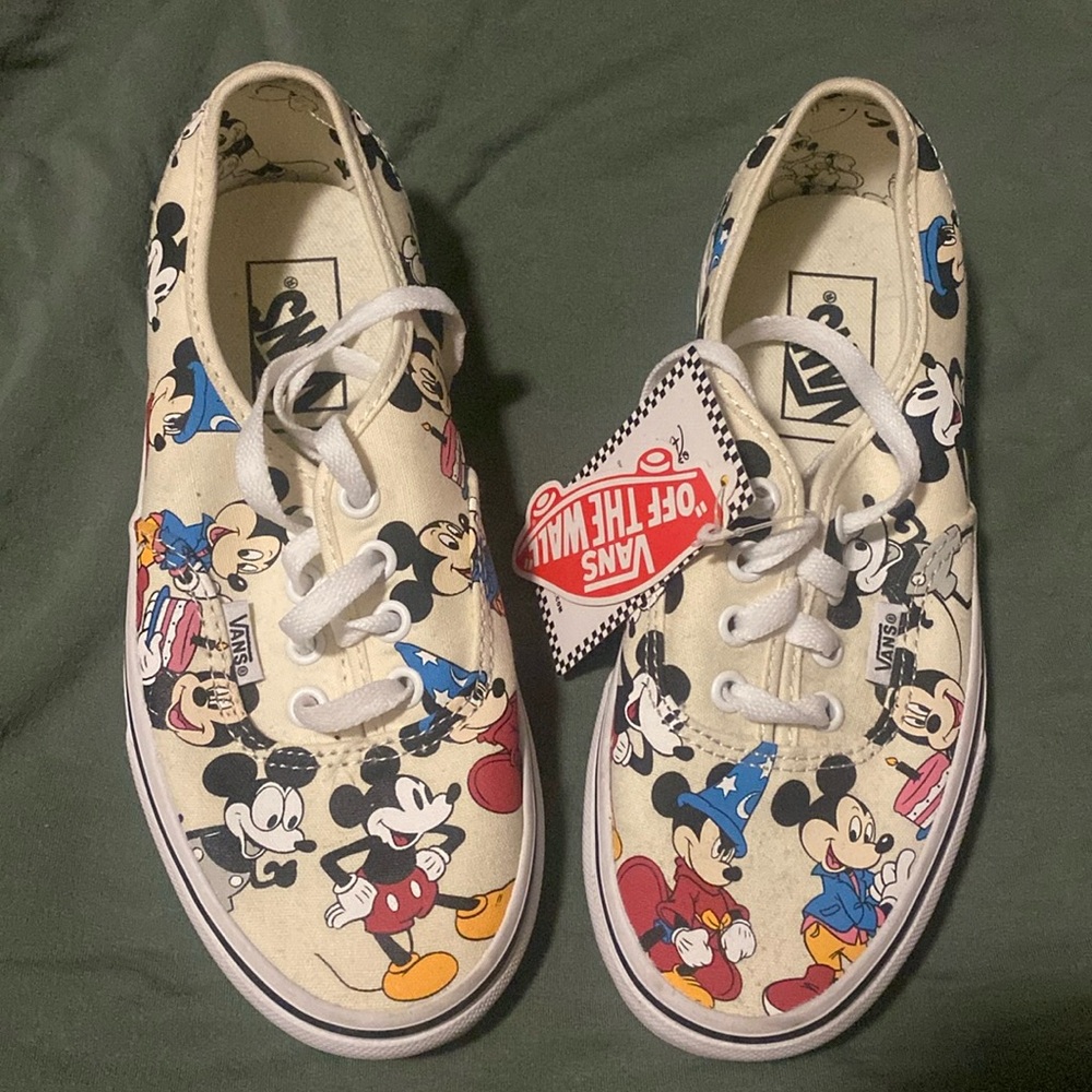 Super cute Mickey Mouse bday Vans size 4.5 men’s / 6 women’s
